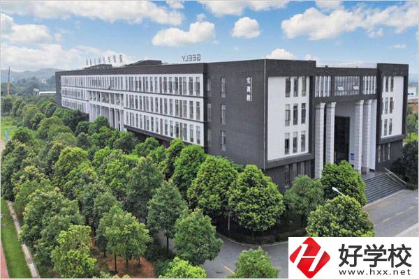 湘潭吉利職校是公辦的還是民辦的？