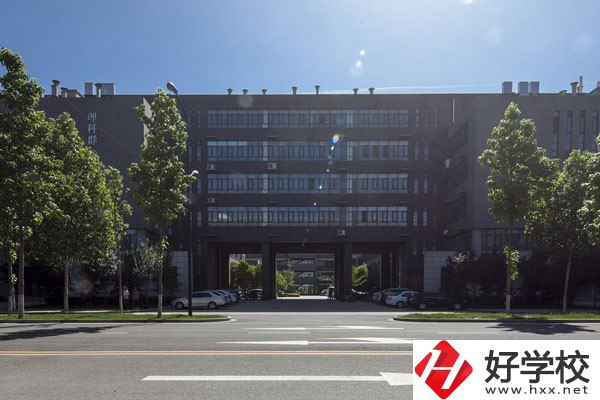 株洲市工業(yè)中等專業(yè)學(xué)校怎么樣？