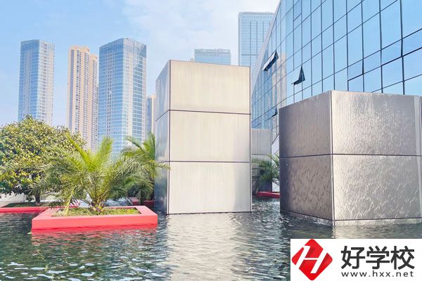 初中畢業(yè)想在邵陽讀中專，有什么好學(xué)校？