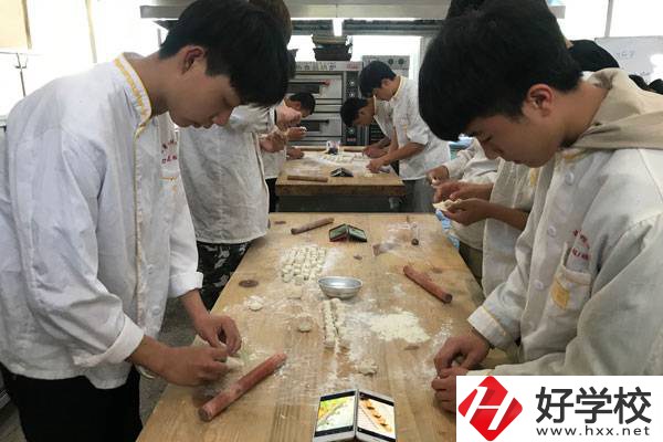 湖南懷化商業(yè)學校怎么樣？有哪些特色專業(yè)？