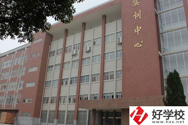 岳陽(yáng)市高級(jí)技工學(xué)校有哪些辦學(xué)特色？