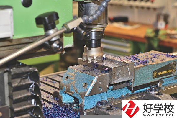 在婁底讀中職學(xué)校學(xué)什么專業(yè)比較好？