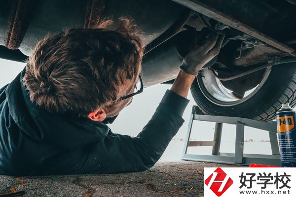 湖南省經(jīng)濟(jì)貿(mào)易職業(yè)中專學(xué)校汽車維修值得學(xué)嗎？