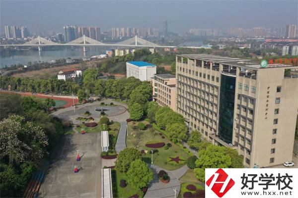 在衡陽學護理有職校推薦嗎？護理專業(yè)好就業(yè)嗎？