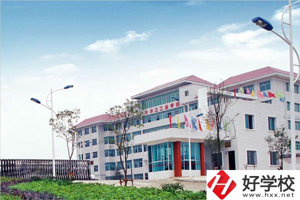 冷水江工業(yè)中等專業(yè)學(xué)校生活環(huán)境怎么樣？