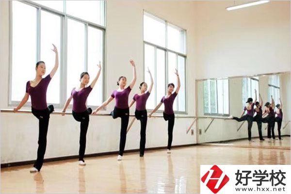 衡陽市信息網(wǎng)絡(luò)工程學校實訓(xùn)室