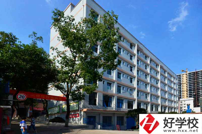 湖南省冷水江市技工學校有哪些專業(yè)？
