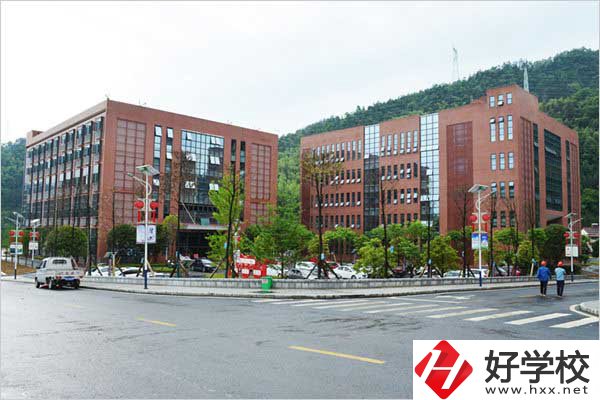 安化縣職業(yè)中專學(xué)校有哪些重點專業(yè)可以學(xué)習(xí)？