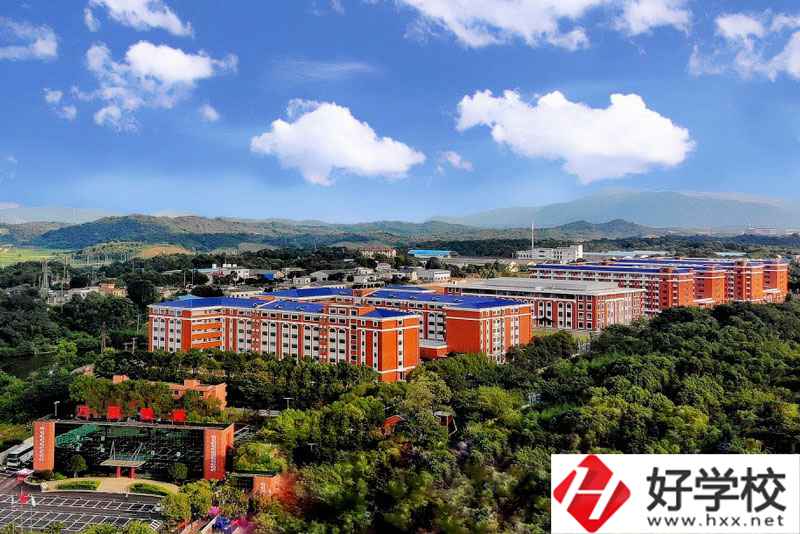 長沙醫(yī)學中專學校地址在哪？環(huán)境好不好？
