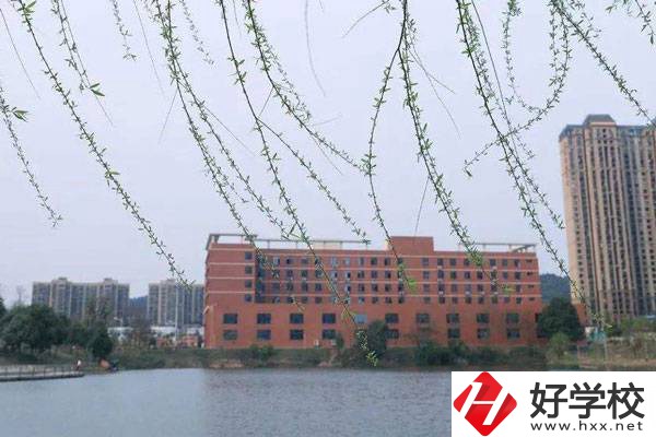 岳陽(yáng)有哪些公辦技校？學(xué)費(fèi)一般是多少？