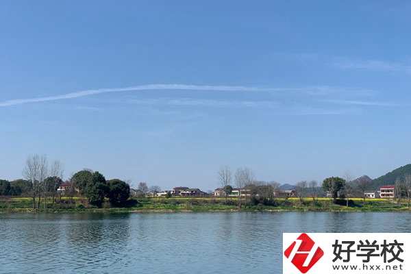 湘西州鳳凰職業(yè)中專是所怎樣的學(xué)校？