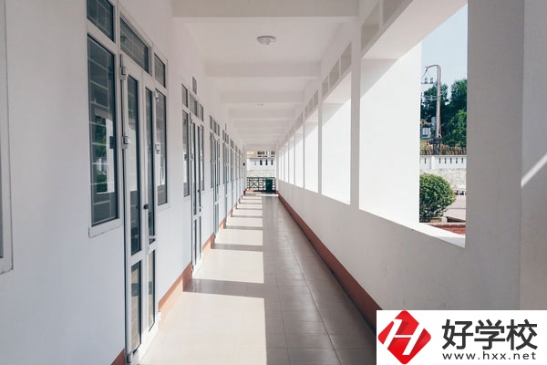 衡陽市鐵路運(yùn)輸職業(yè)學(xué)校好不好？宿舍怎么樣？