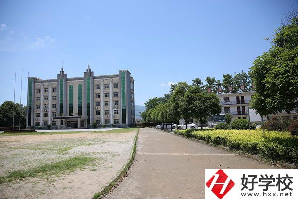 在懷化溆浦中專選什么專業(yè)比較好？
