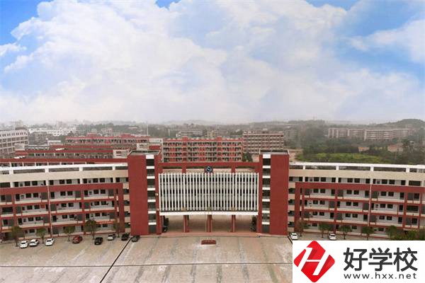 藍山縣職業(yè)中等專業(yè)學(xué)校是公辦學(xué)校嗎？有什么專業(yè)？