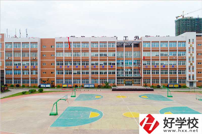 初中畢業(yè)讀湖南健康學(xué)校怎么樣？有哪些專(zhuān)業(yè)？