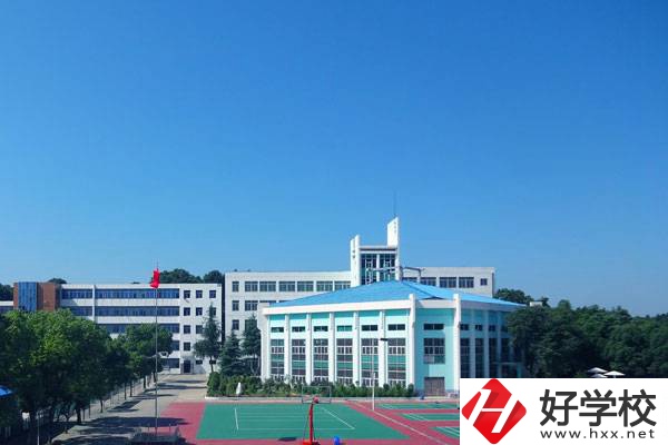 岳陽市中岳經貿職業(yè)技術學校教學樓