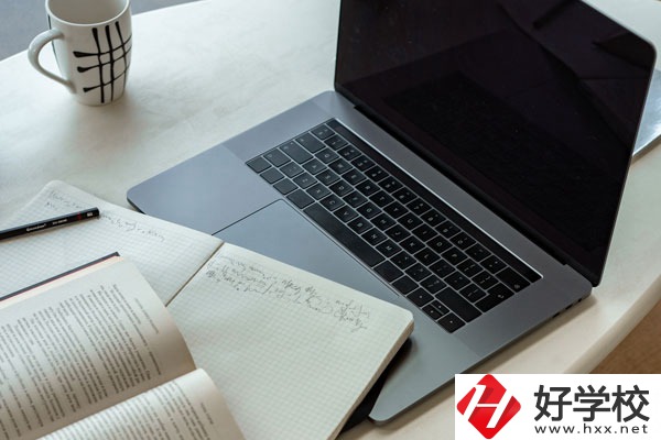 在衡陽想學(xué)廚師？這個(gè)學(xué)校不能錯(cuò)過！