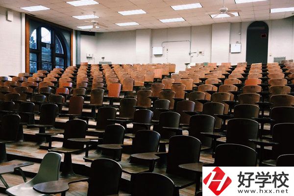 婁底市藝術(shù)職校專業(yè)適合女生嗎？就業(yè)前景好嗎？