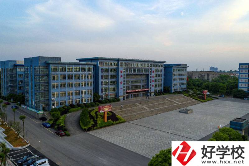 湘潭市工業(yè)貿(mào)易中專哪個專業(yè)比較好？