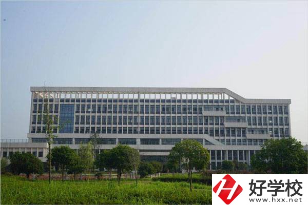 益陽職業(yè)技術(shù)學(xué)院招收初中生嗎？辦學(xué)怎么樣？