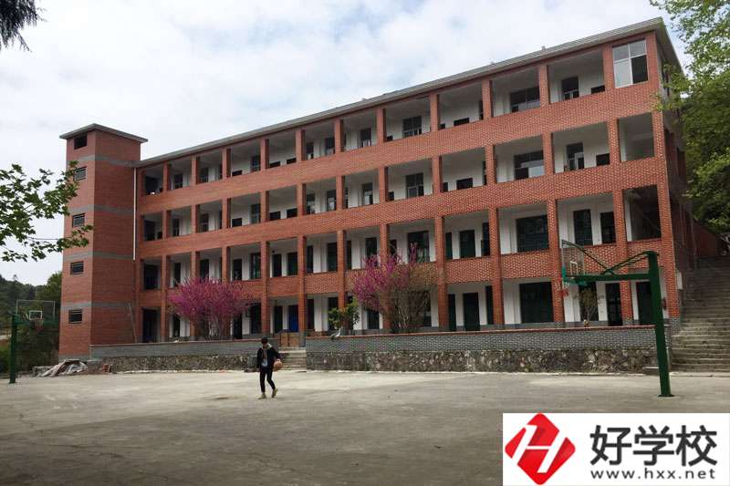 湖南湘西涉外經濟職業(yè)學校收費貴不貴？值得報考嗎？