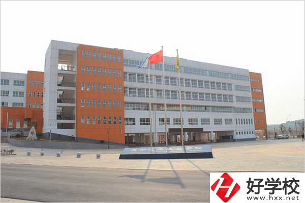 男生適合去長(zhǎng)沙哪所中職學(xué)校？
