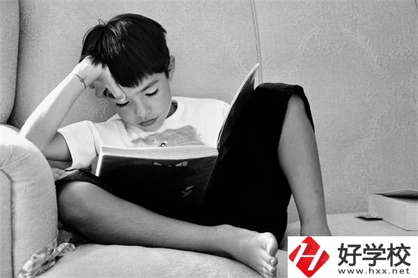 湖南初三男孩不想上學(xué)怎么辦？不參加中考還有書讀嗎？