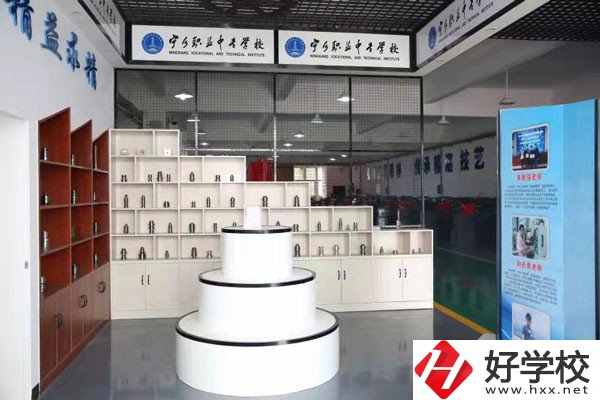 寧鄉(xiāng)縣職業(yè)中專學校錄取線是多少？學費標準是多少？