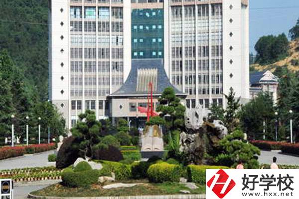 湘西州經(jīng)濟(jì)貿(mào)易學(xué)校是民辦還是公辦的？學(xué)校設(shè)施如何？