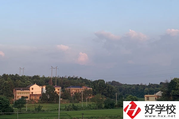 張家界高鐵鐵路學校好不好？就業(yè)前景怎么樣？