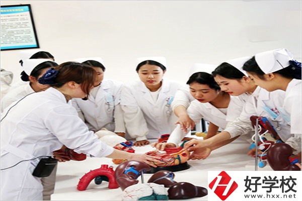 懷化啟航衛(wèi)校是中專還是技校？怎么到校？
