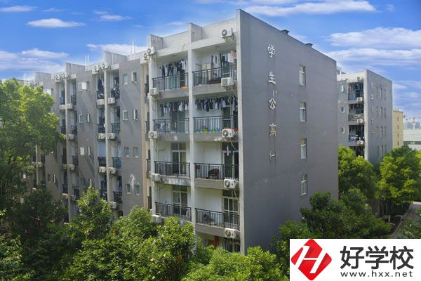 長(zhǎng)沙高新技術(shù)工程學(xué)校環(huán)境如何？辦學(xué)優(yōu)勢(shì)在哪？