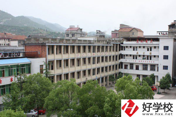 想在張家界學(xué)幼兒保育專業(yè)，看看這所學(xué)校