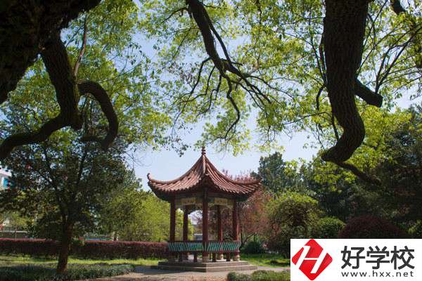 長(zhǎng)沙排名前三的重點(diǎn)中專有哪些?師資怎么樣？