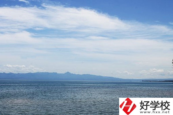 湖南經(jīng)濟(jì)貿(mào)易職業(yè)中專學(xué)校有哪些專業(yè)？學(xué)費(fèi)多少？