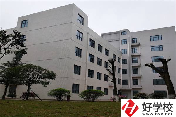 長(zhǎng)沙有哪些中專接收轉(zhuǎn)學(xué)生？轉(zhuǎn)學(xué)后可以換專業(yè)嗎？