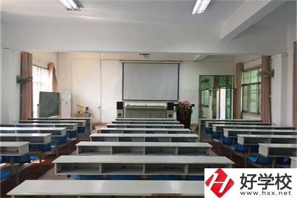 株洲市德才職業(yè)技術學校是公辦還是民辦？學費是多少？