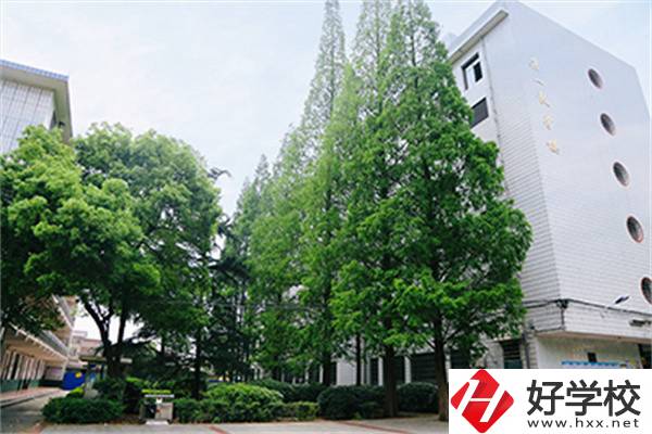 邵陽工業(yè)學(xué)校的地址在哪里？有哪些乘車路線？