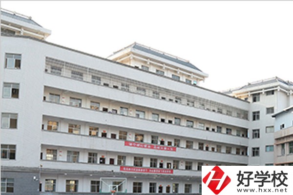 懷化有學(xué)習(xí)護(hù)理專(zhuān)業(yè)的中專(zhuān)學(xué)校嗎？學(xué)制是幾年？