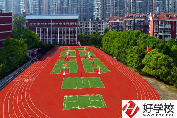 湖南省工業(yè)貿(mào)易學(xué)校運(yùn)動場