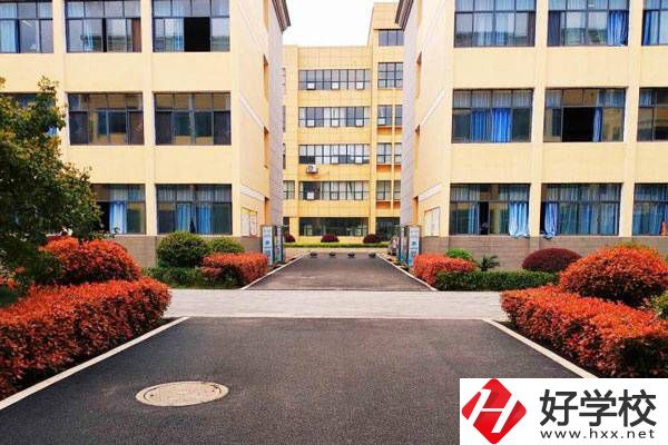 岳陽(yáng)平江共有幾所中專？學(xué)校辦學(xué)有特色嗎？