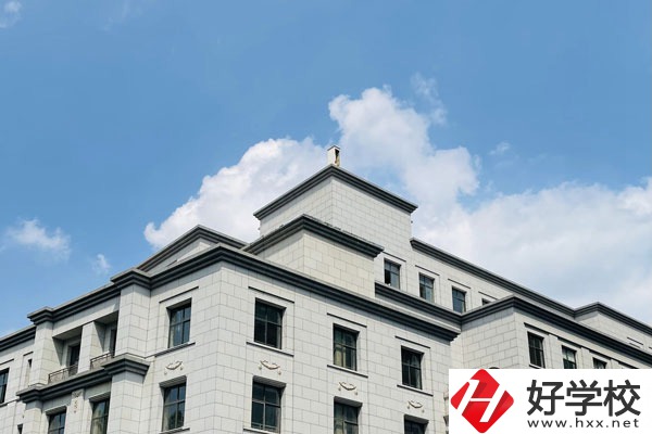 麻陽苗族自治縣職業(yè)學校宿舍和食堂環(huán)境怎么樣？