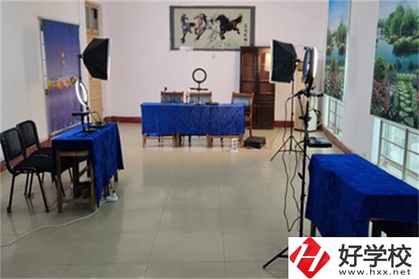 想學(xué)直播類專業(yè)可以去湘潭的什么職校？