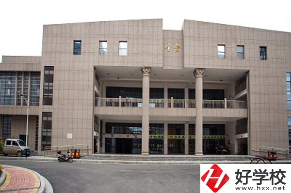 鳳凰縣職業(yè)中專(zhuān)學(xué)校怎么樣，有哪些招生專(zhuān)業(yè)？