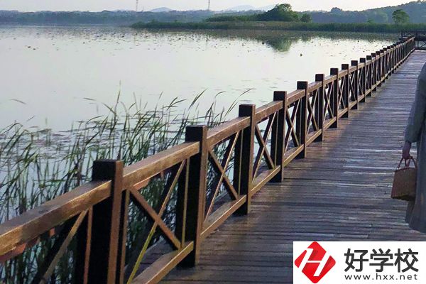 鳳凰縣育英民族學(xué)校怎么樣？有什么特色專業(yè)？