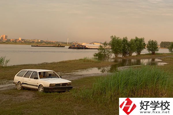 初中畢業(yè)想在懷化讀中專，有哪些好學(xué)校推薦？