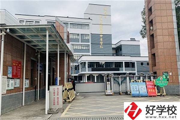懷化中專學(xué)汽修一年要花多少錢？有哪些中?？梢酝扑]？