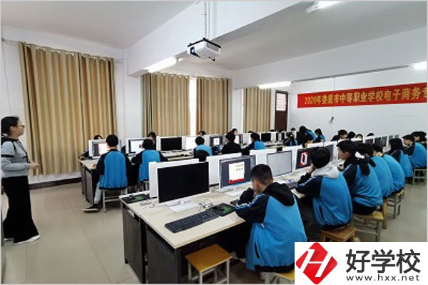 漣源工貿(mào)職業(yè)中專(zhuān)學(xué)校電腦室