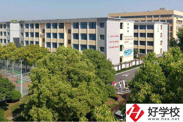 岳陽(yáng)平江共有幾所中專？學(xué)校辦學(xué)有特色嗎？