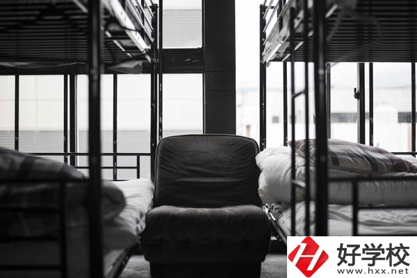 桂東縣職業(yè)技術(shù)教育學(xué)校招生辦電話是多少？